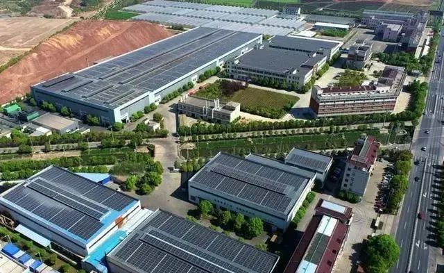 厂房装置光伏，，，每年节约电费200万元！装置工商业光伏的4大优势，，，政府都在推荐！