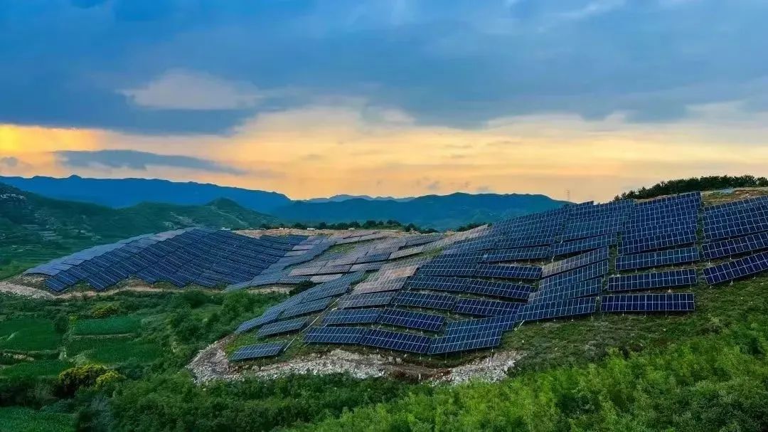 中央定调，，，，，发改委政策“三连发”，，，，，260亿津贴到账，，，，，光伏一周迎四大利好！