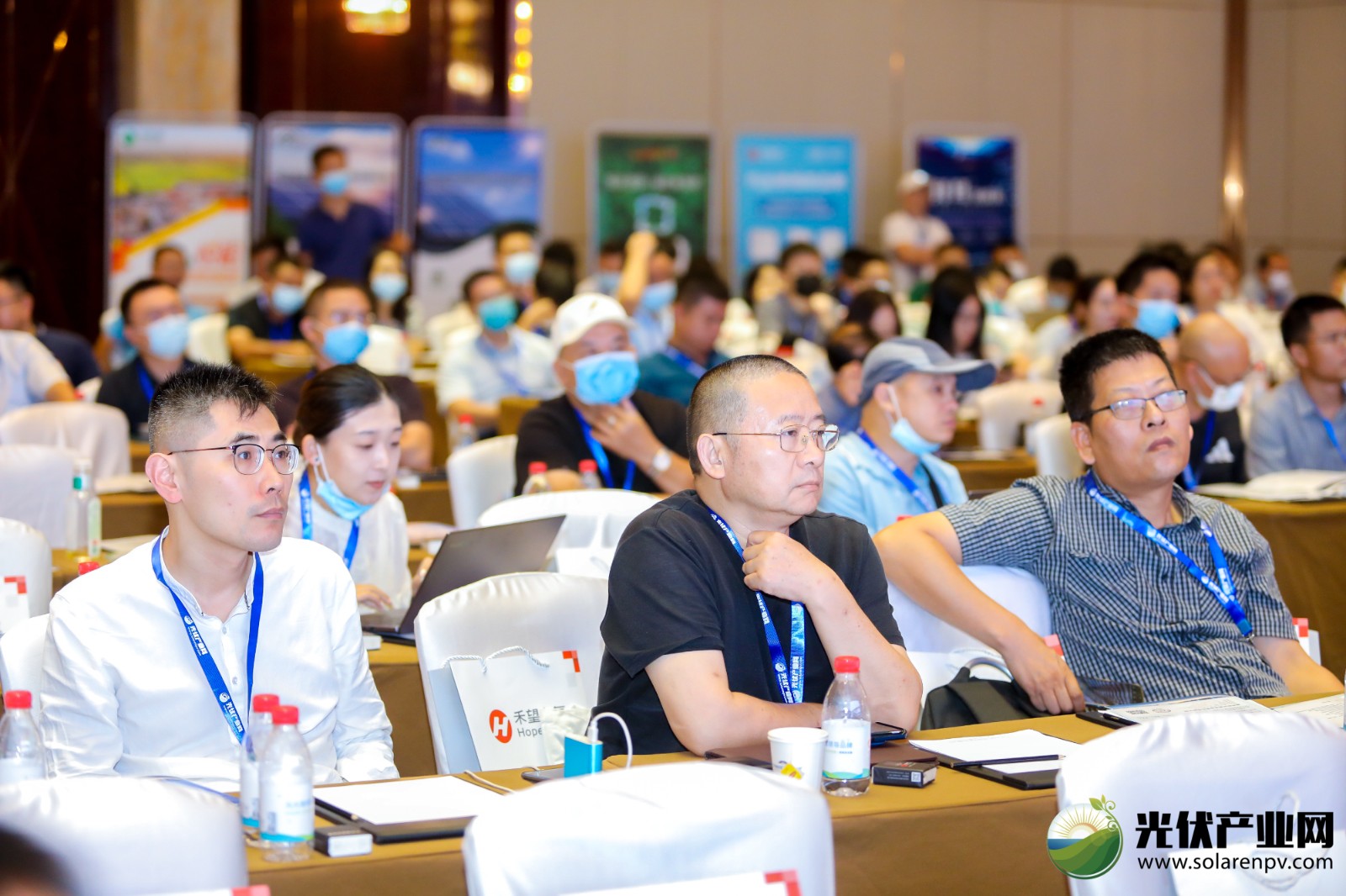 砥砺前行 | 豪门国际官网光电建材B02系列应用系统体验交流会&2022第二届中部分布式光伏立异生长论坛圆满落幕