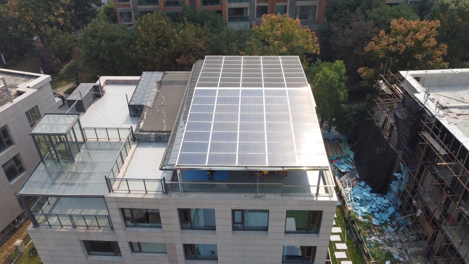 别墅屋顶为什么特殊适合装置光伏发电系统？？？？